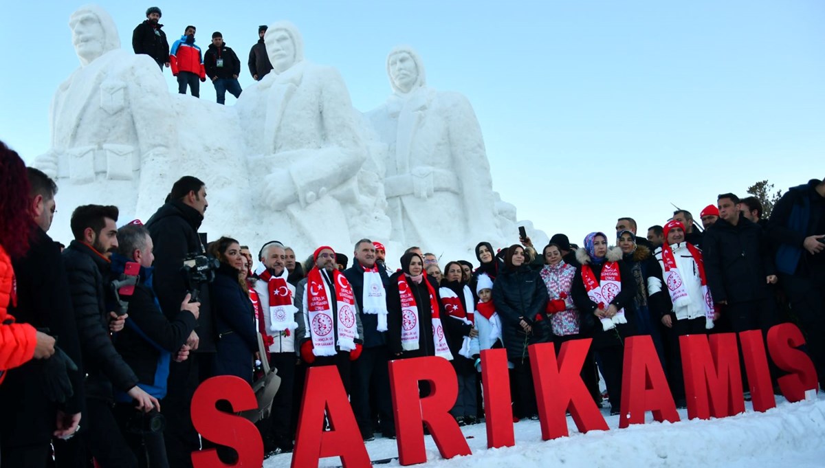 Sarıkamış şehitleri anısına yapılan kardan heykellerin açılışı yapıldı