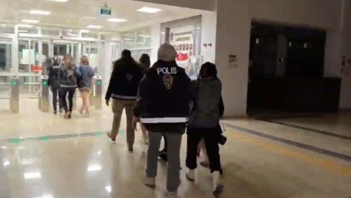 Kütahya'da fuhuş operasyonunda 9 kişi gözaltına alındı Kütahya'da fuhuş operasyonunda 9 kişi gözaltına alındı