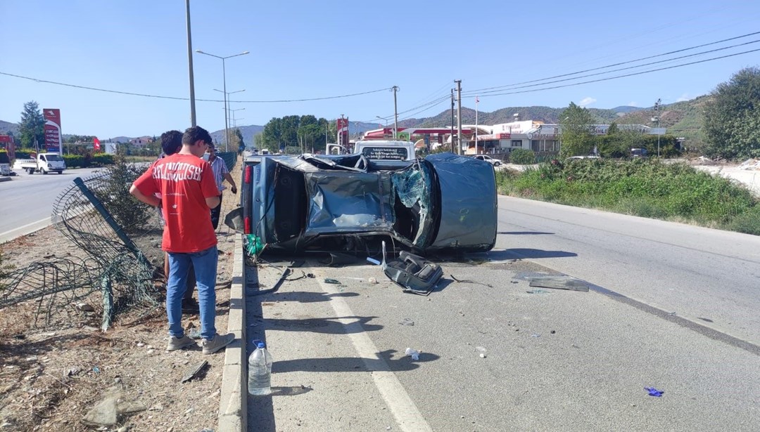 Seydikemer’de otomobil takla attı: 2 yaralı