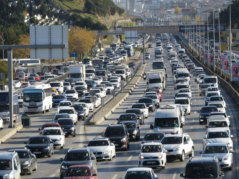 Hafta sonu kısıtlaması öncesi İstanbul trafiği kilit - 6