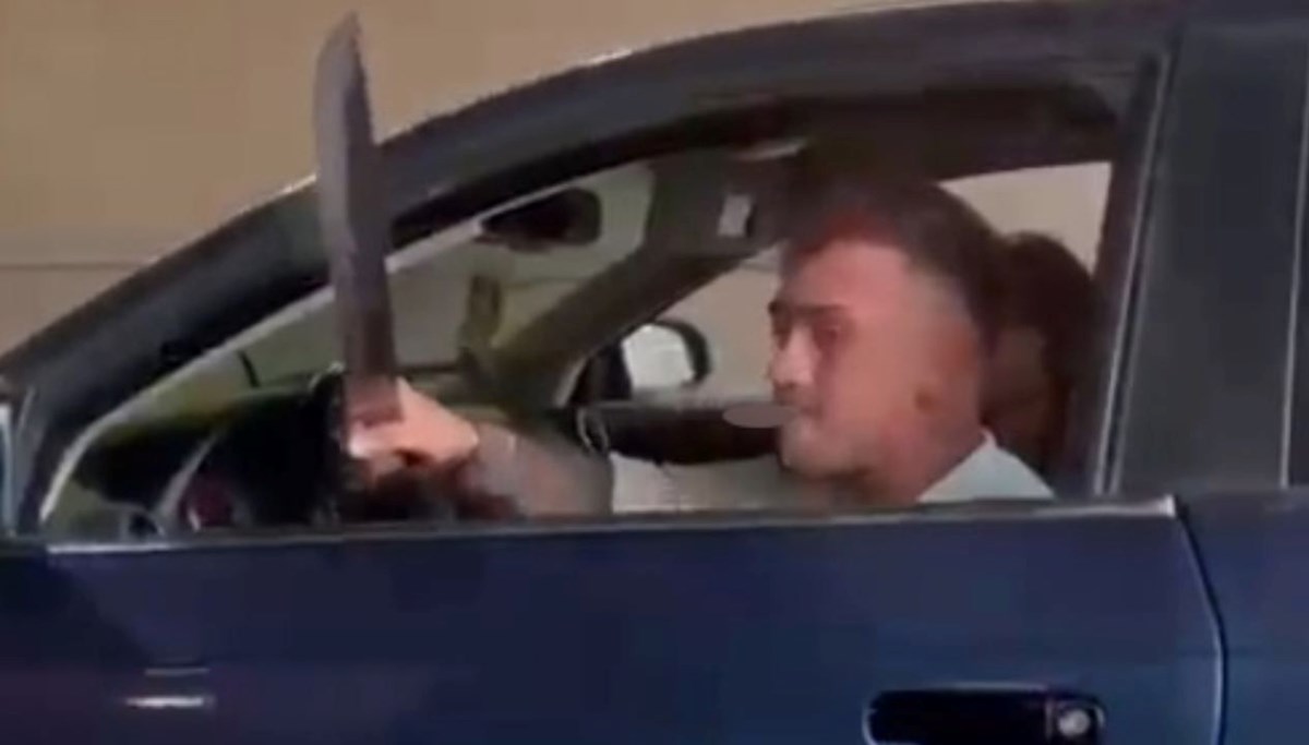 Trafik tartışmasında camdan kılıç savurdu