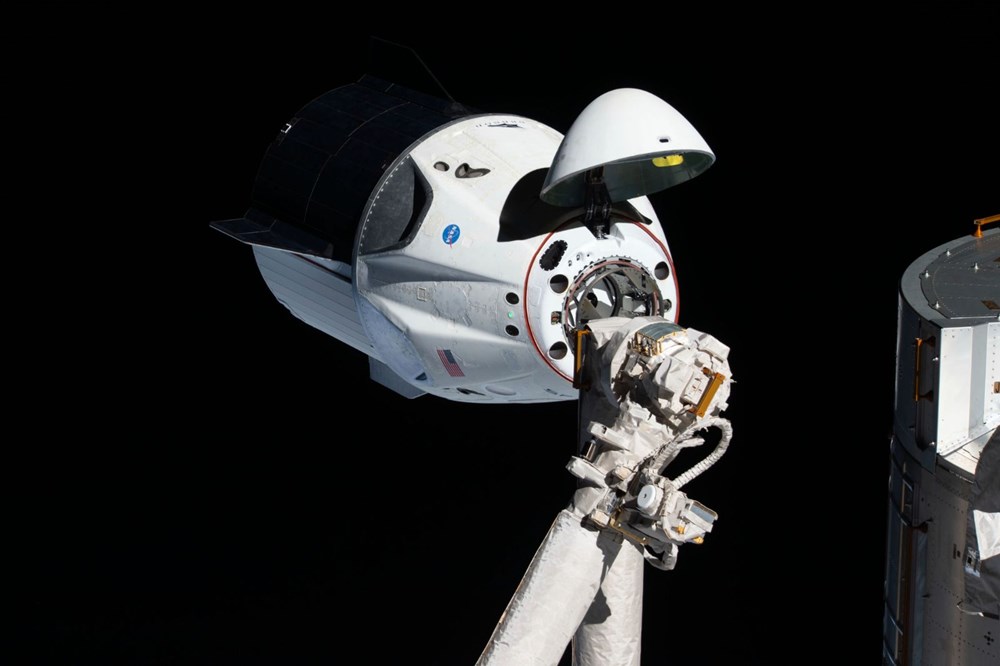 Russian cosmonauts discover new cracks on International Space Station - 1