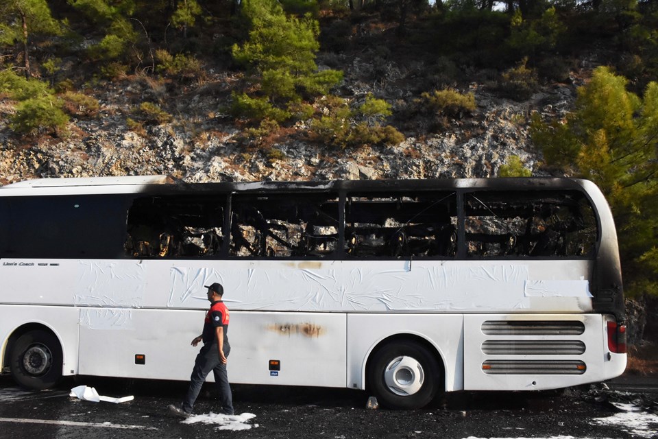 Muğla-Antalya yolunda otobüs yangını - 2