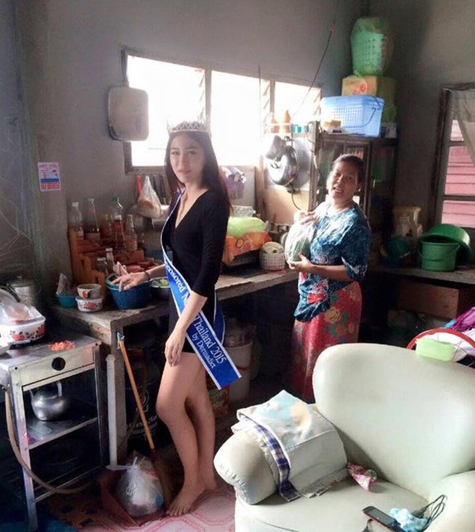 Tayland'da güzellik kraliçesi çöp toplayıcısı çıktı - 1