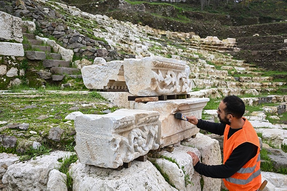 Smyrna Tiyatrosu'nun seyirci girişi ortaya çıkarıldı - 2