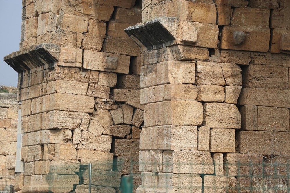 Hierapolis Antik Kenti'nde yıkılma tehlikesi - 10