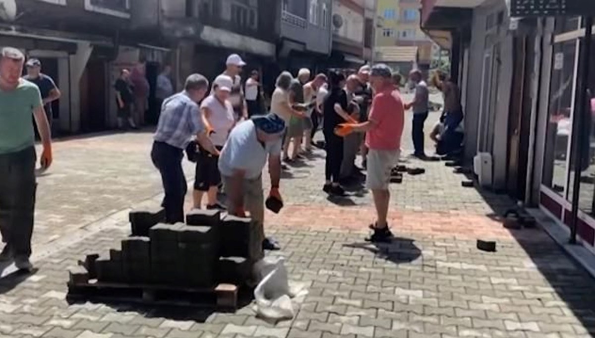 Rize'de caddeyi yenilemek için imece usulü çalıştılar