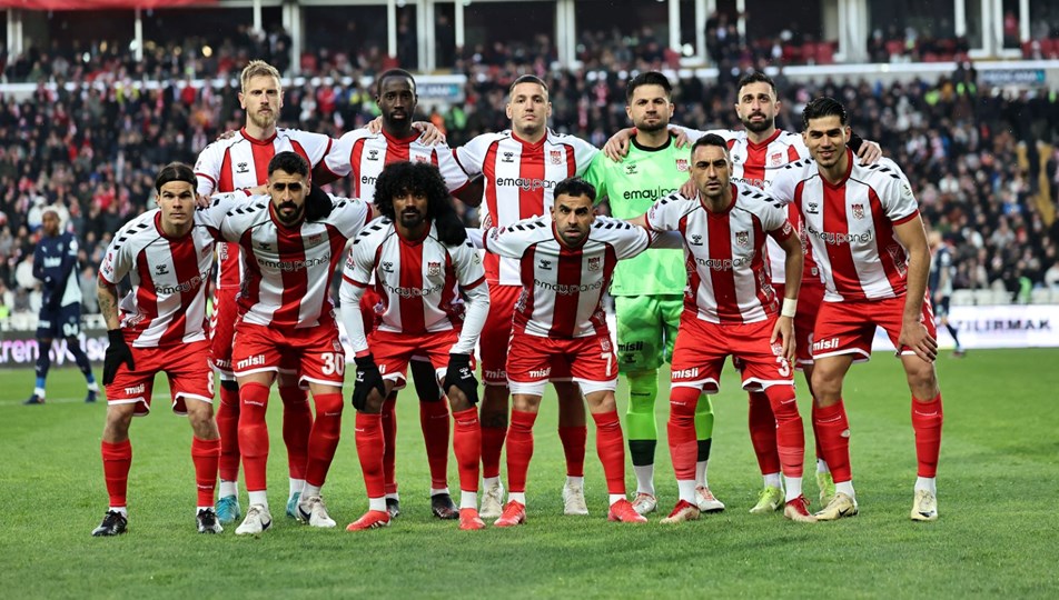 Sivassporlu Radakovic, kırmızı kartta 12 takımı geride bıraktı