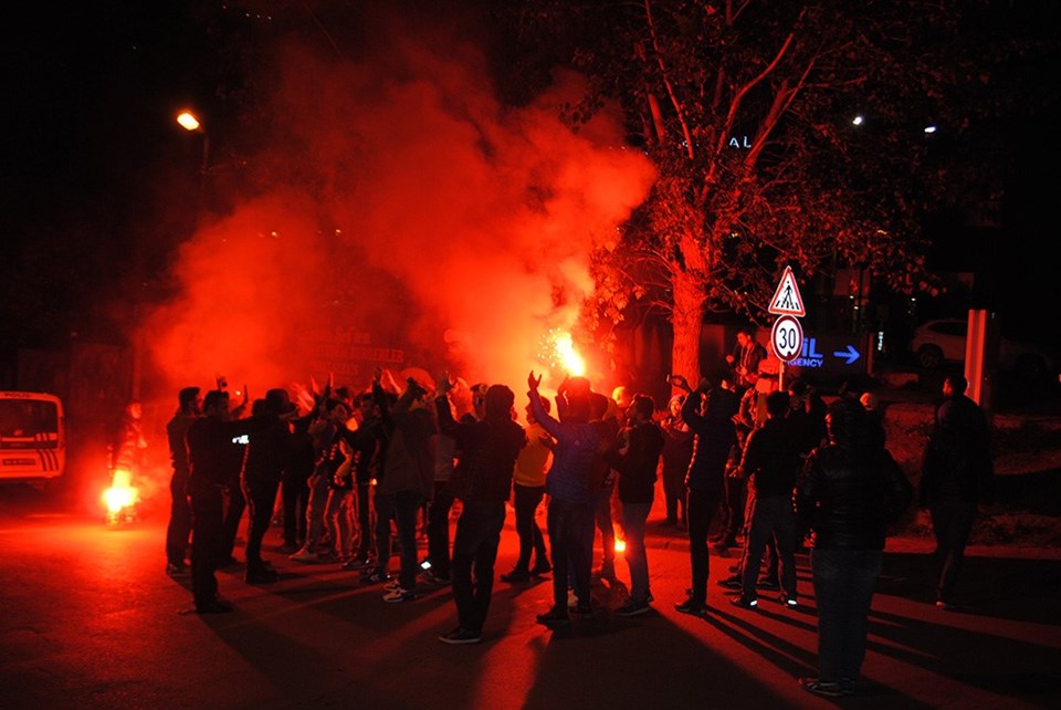 Fenerbahçe taraftarından Rasim Ozan Kütahyalı'ya protesto - 1