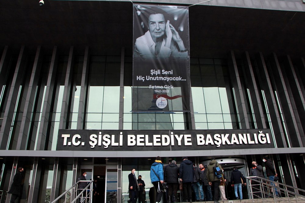 USTA OYUNCU FATMA GİRİK SON YOLCULUĞUNA UĞURLANDI... Usta oyuncu Fatma Girik son yolculuğuna uğurlandı - 1