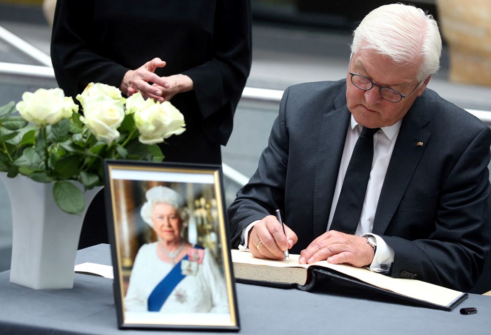 2. Elizabeth'in cenazesine hangi dünya liderleri davet edildi? - 7