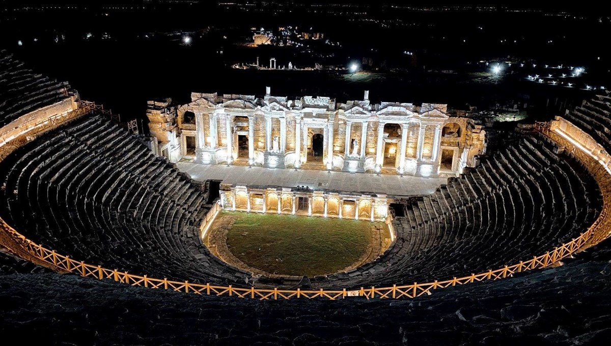 Pamukkale ve Hierapolis'e yoğun ilgi Pamukkale ve Hierapolis'e yoğun ilgi