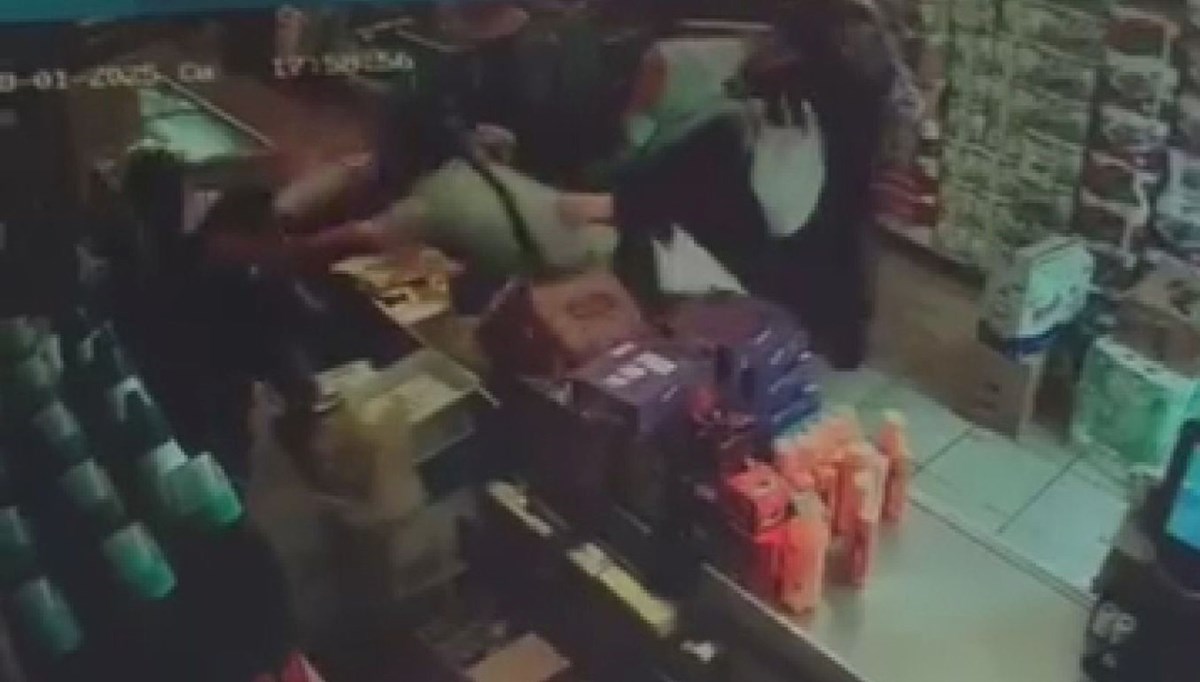 Zincir markette olay: Kasiyer ürünü müşteriye fırlattı, müşteri yumrukla saldırdı