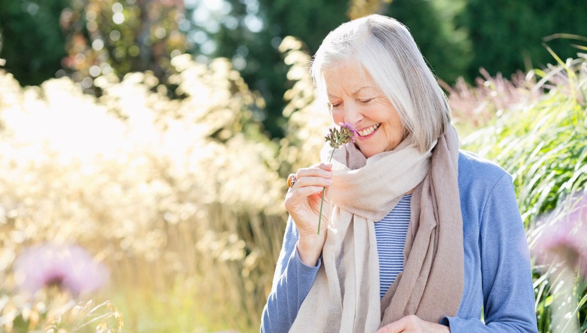 Alzheimer ve Parkinson için erken uyarı işareti: Yaşlılarda azalan koku duyusuna dikkat