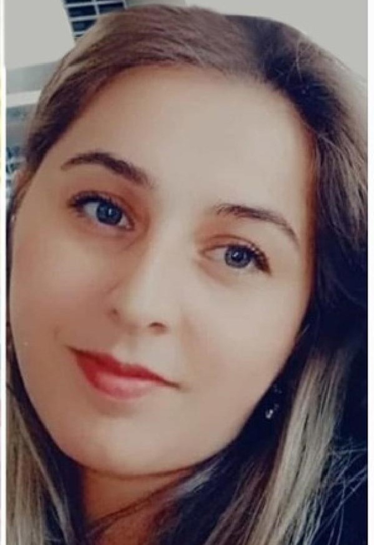 4 çocuk annesi Semra Durak eşi tarafından öldürüldü. 4 çocuk annesi Semra Durak eşi tarafından öldürüldü.