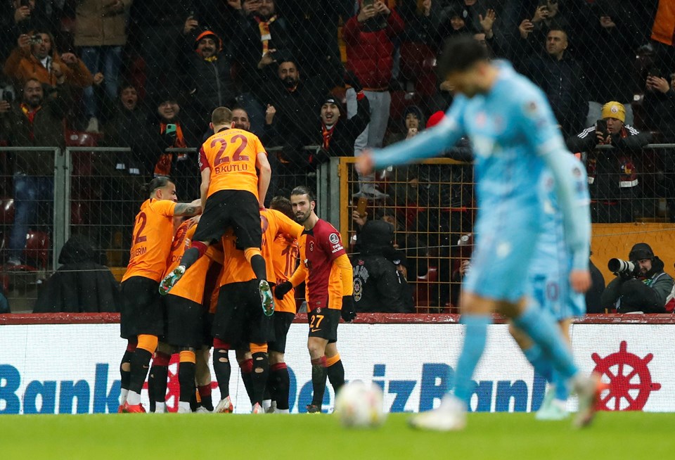 Seri 12 maça çıktı: Dev maçta kazanan Galatasaray - 4
