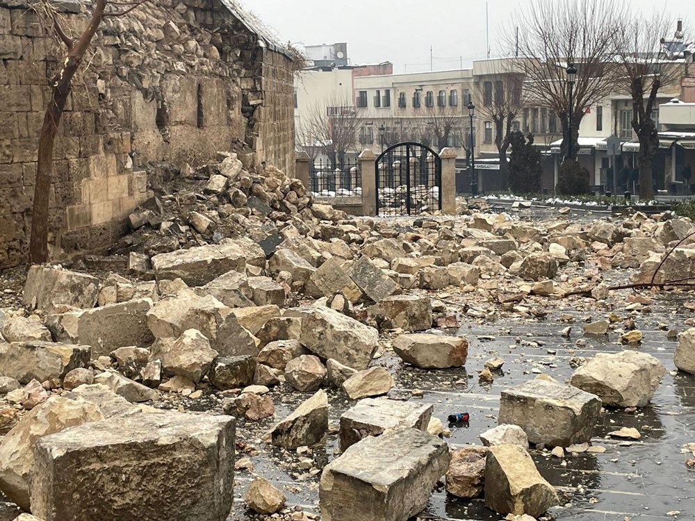Depremde tarihi Gaziantep Kalesi de hasar gördü - 11