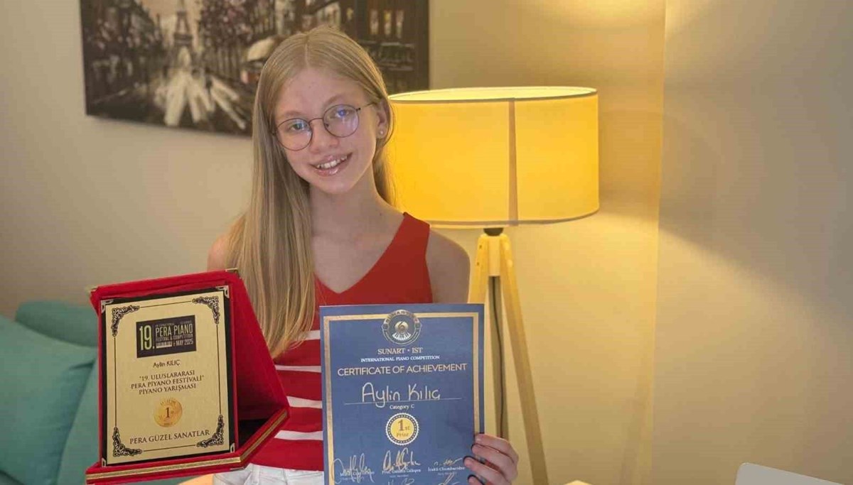 9 yaşındaki Ayşe Kılıç uluslararası geçerliliğe sahip lise diploması aldı