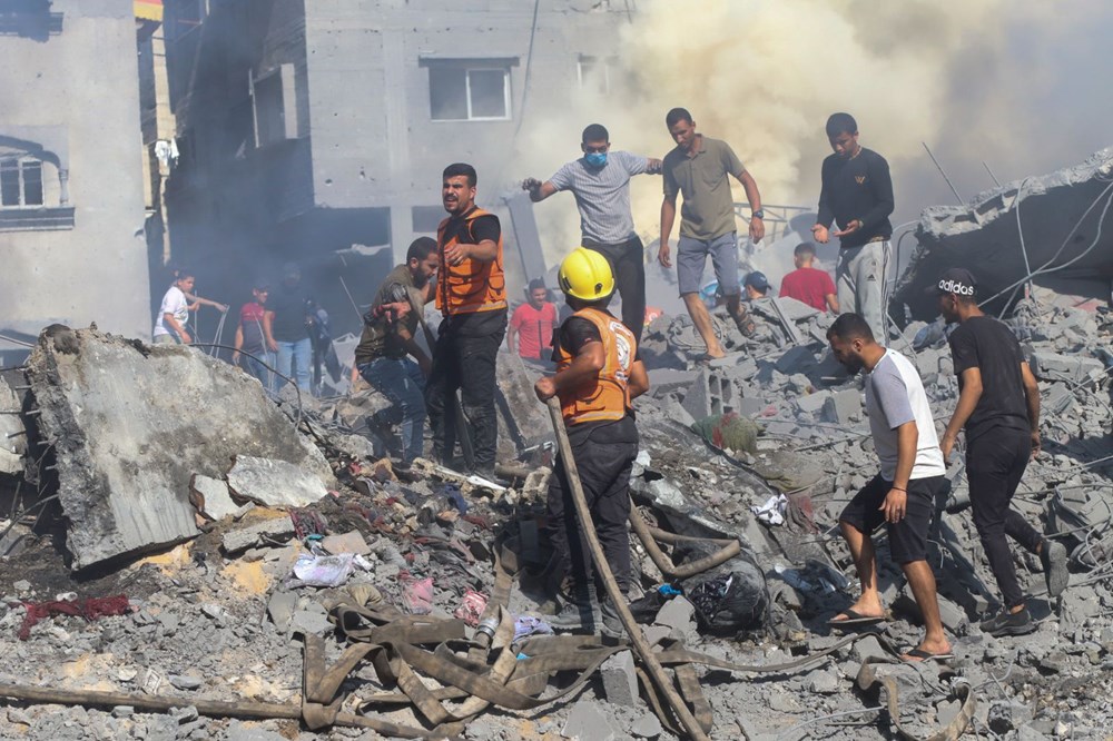 İsrail, Gazze'de hastaneyi hedef aldı: En az 500 kişi hayatını kaybetti - 15