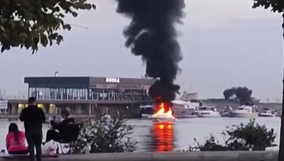 Ataköy marinada tekne yangını Ataköy marinada tekne yangını