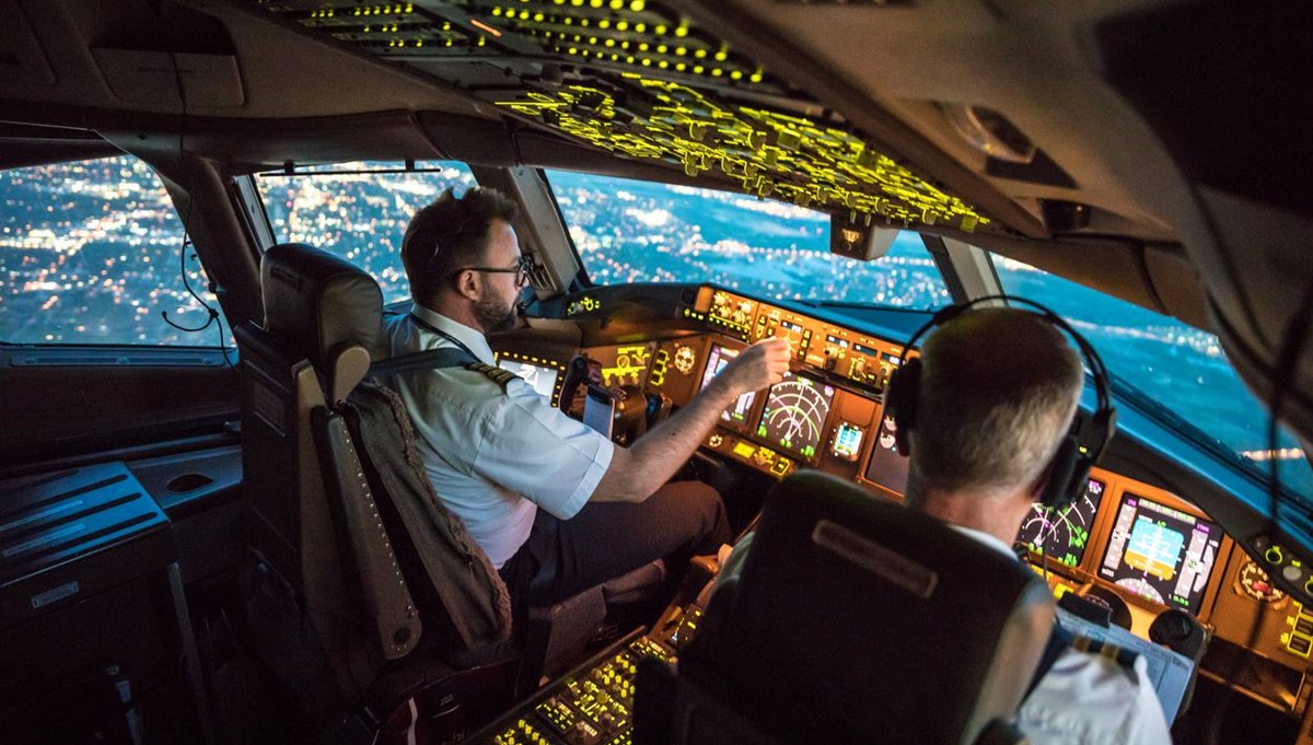 Sefer sırasında uyuyakalan pilotlar görevden alındı