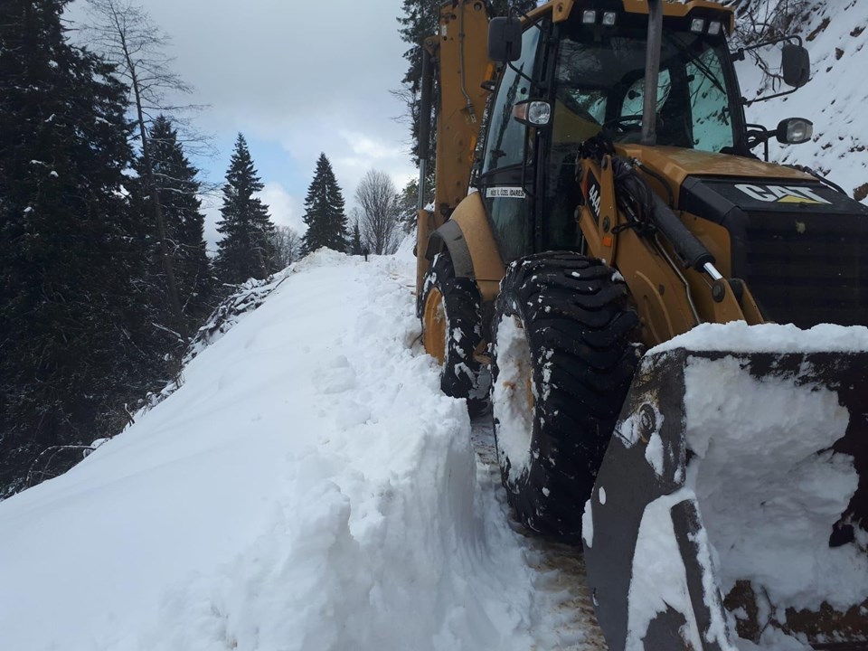 Trabzon ve Rize'de kar hayatı olumsuz etkiledi (Mahsur kalanlar oldu) - 2