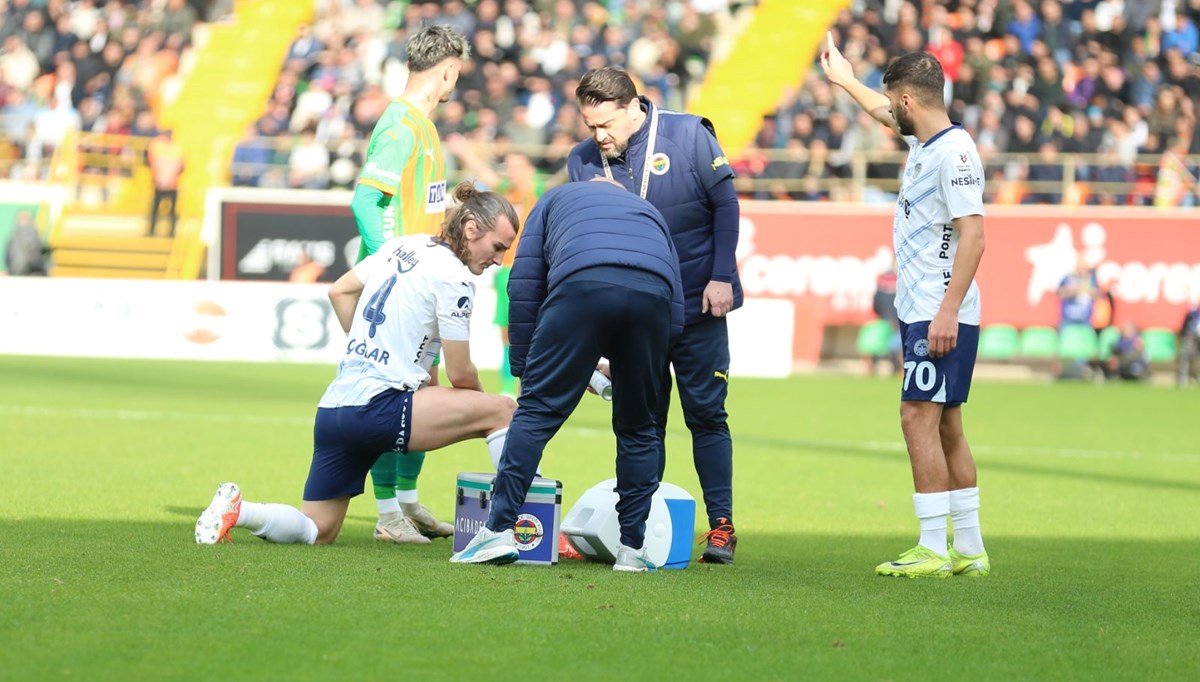 Fenerbahçe'de bir stoper sakatlığı daha: Çağlar Söyüncü devam edemedi