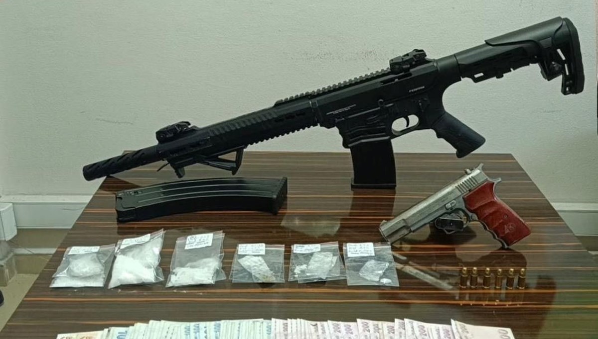 Gaziantep'te 13 silah ele geçirildi: 2 gözaltı Gaziantep'te 13 silah ele geçirildi: 2 gözaltı