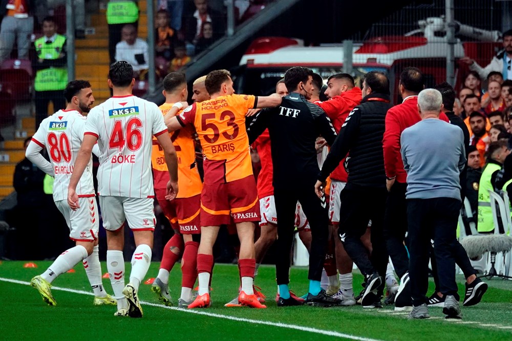 Lider Galatasaray, Sivasspor'u farklı geçti: Son 4 maçta 2 galibiyet 1 beraberlik yetiyor! - 11