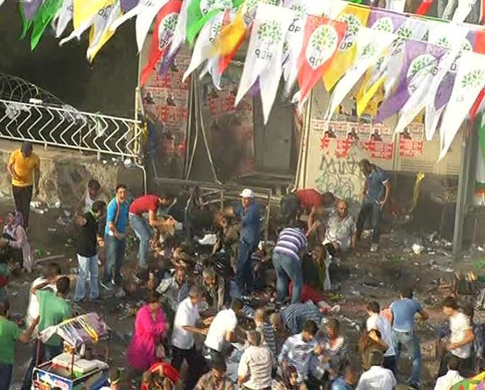 HDP'nin Diyarbakır mitinginde patlama - 1