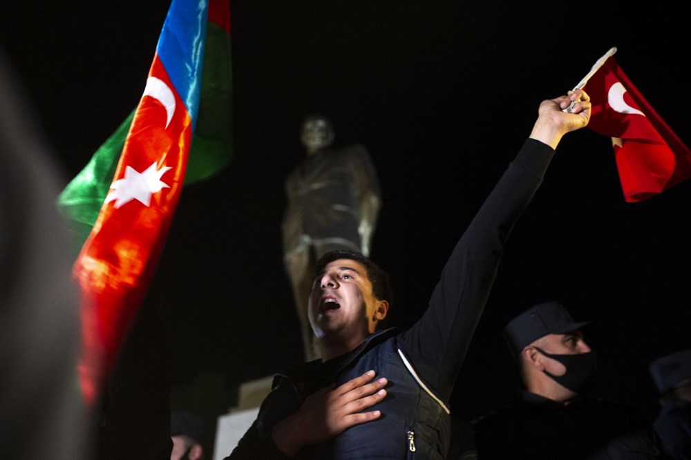 Azerbaycanlılar, Dağlık Karabağ'da varılan anlaşmayı coşkuyla kutluyor - 16