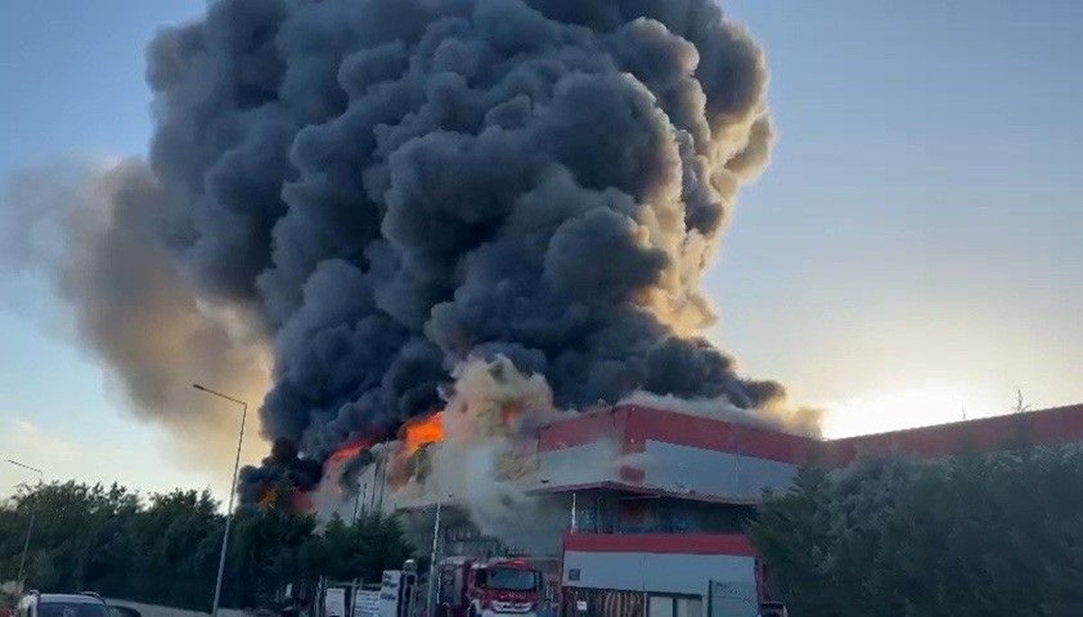 Tekirdağ'da plastik fabrikasında yangın