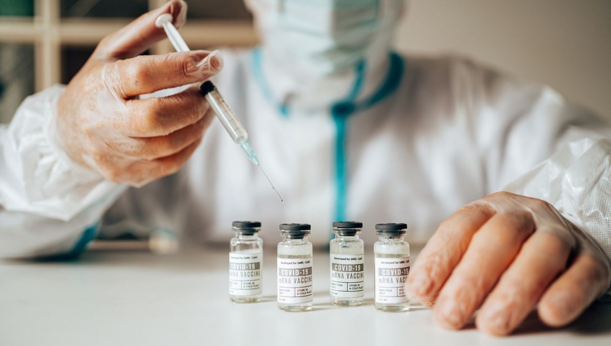 Bilim insanları uyardı: Üçüncü doz aşılar Omicron'a karşı yeterli koruma sağlamayabilir