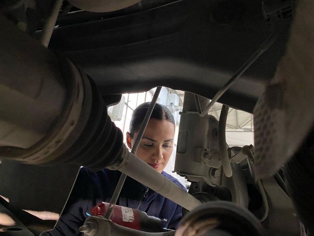 Oto Tamircisi Üç Diplomalı Hanım Usta: Babadan Kızına Miras Kariyer 75 2kSr1cKcVEeMLkFWJr4rCw