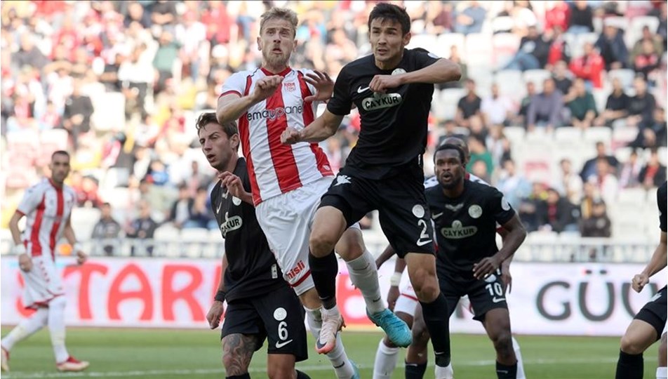 Sivasspor'da Koita ve kaleci Nikolic Fenerbahçe maçında yok