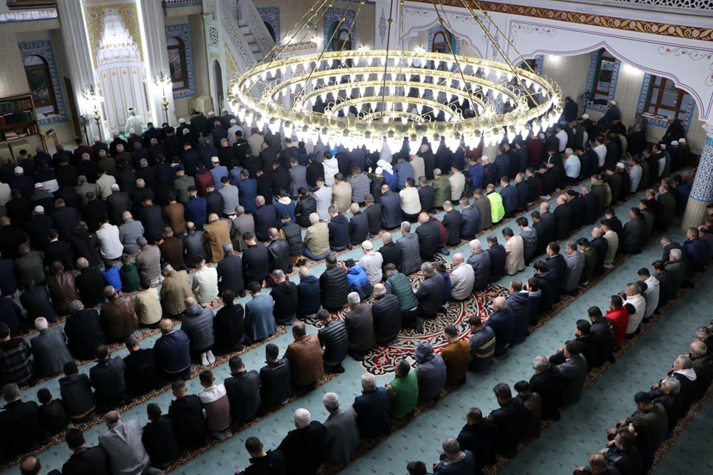 Camilerde bayram namazı coşkusu - 16