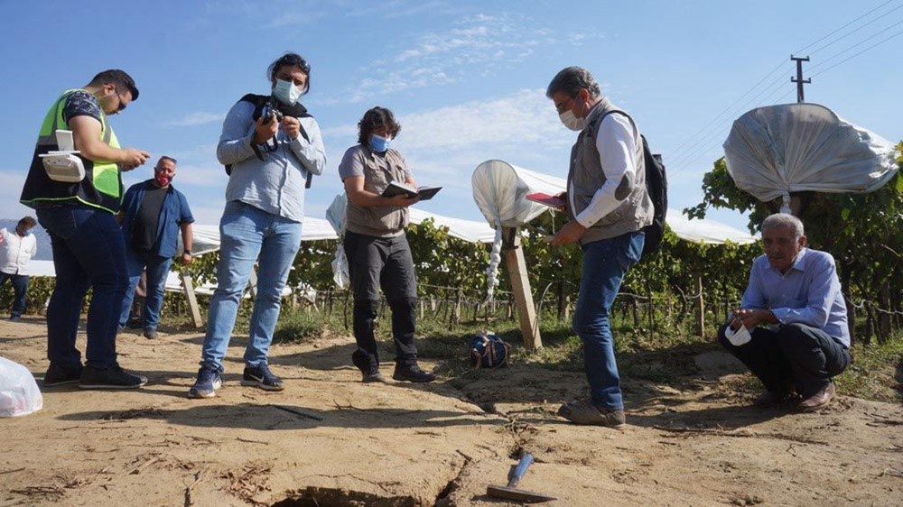 Manisa'da fay hattı üzerindeki yarıklar için inceleme başlatıldı - 15