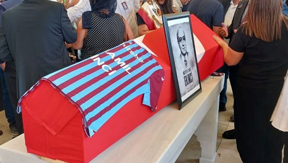 Trabzonspor'un efsane başkanı Mustafa Şamil Ekinci, son yolculuğuna uğurlandı Trabzonspor'un efsane başkanı Mustafa Şamil Ekinci, son yolculuğuna uğurlandı