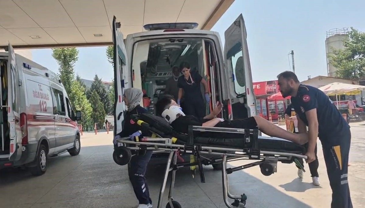 Minibüs şarampole yuvarlandı: 4 kişi yaralandı
