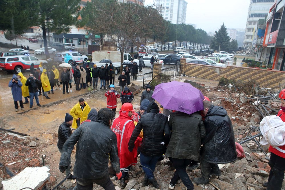 Enkaz altındakiler için zamana karşı yarış - 46