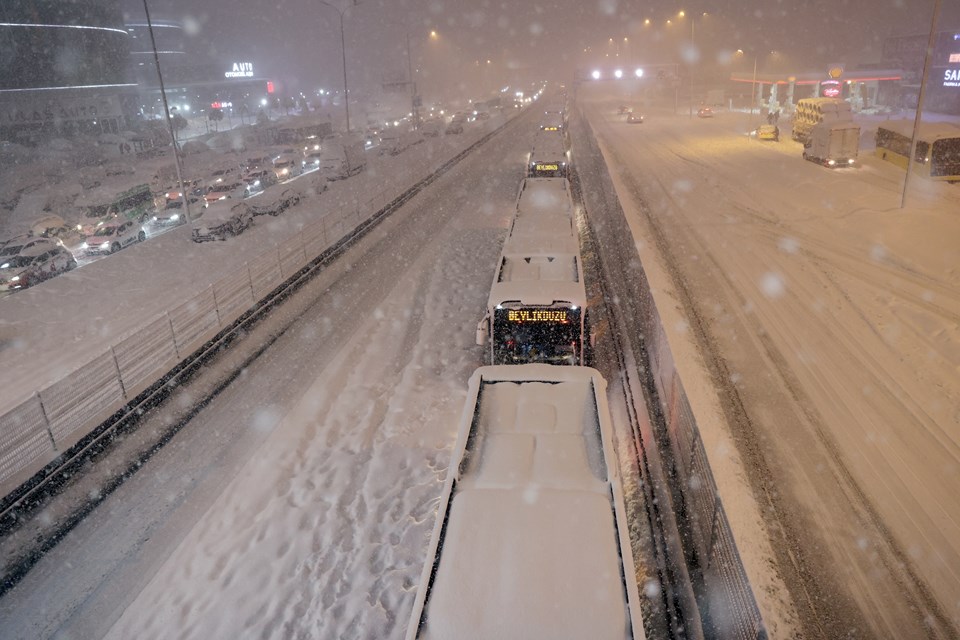 İstanbul'da kar esareti: Özel araçların trafiğe çıkışı yasaklandı - 4