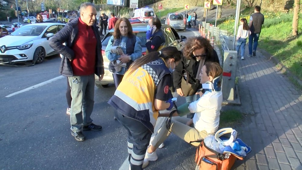 İETT otobüsü 15 araca çarptı: 4 yaralı - 10