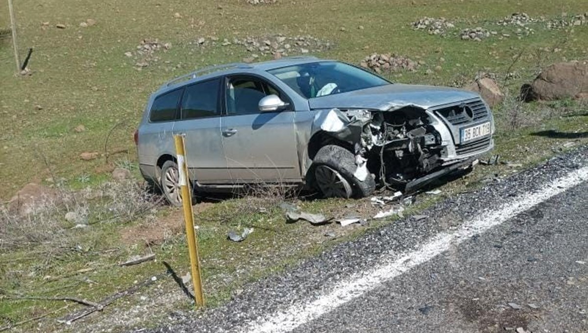 Diyarbakır'da 2 otomobil kafa kafaya çarpıştı: 1 ölü, 3 yaralı