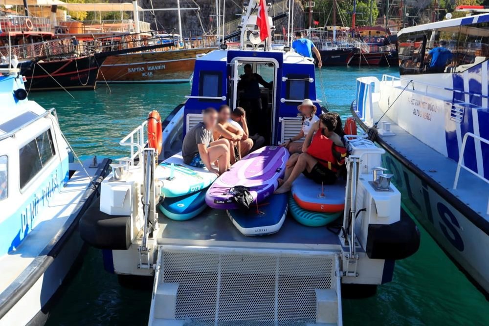 Antalya'da faciadan dönüldü: Üniversiteli 19 genç denizin ortasında birbirlerine tutunmuş halde bulundu - 7