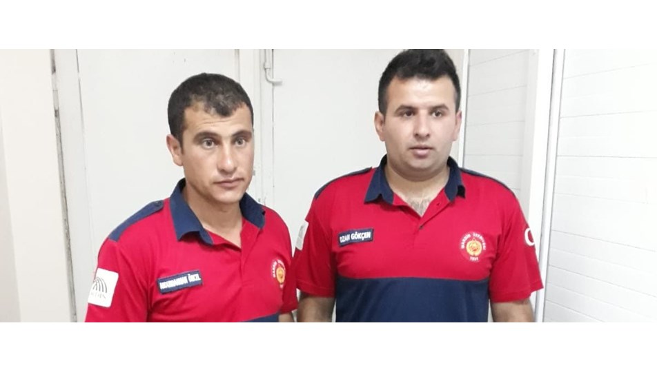 Muhtardan yangın söndürmeye çalışan itfaiye erlerine dayak