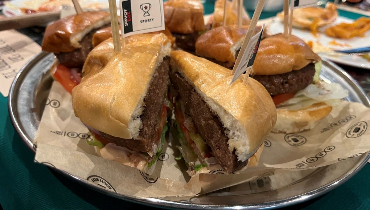 3 boyutlu yazıcıdan çıkan biftek ve burgerler artık restoran mönüsünde