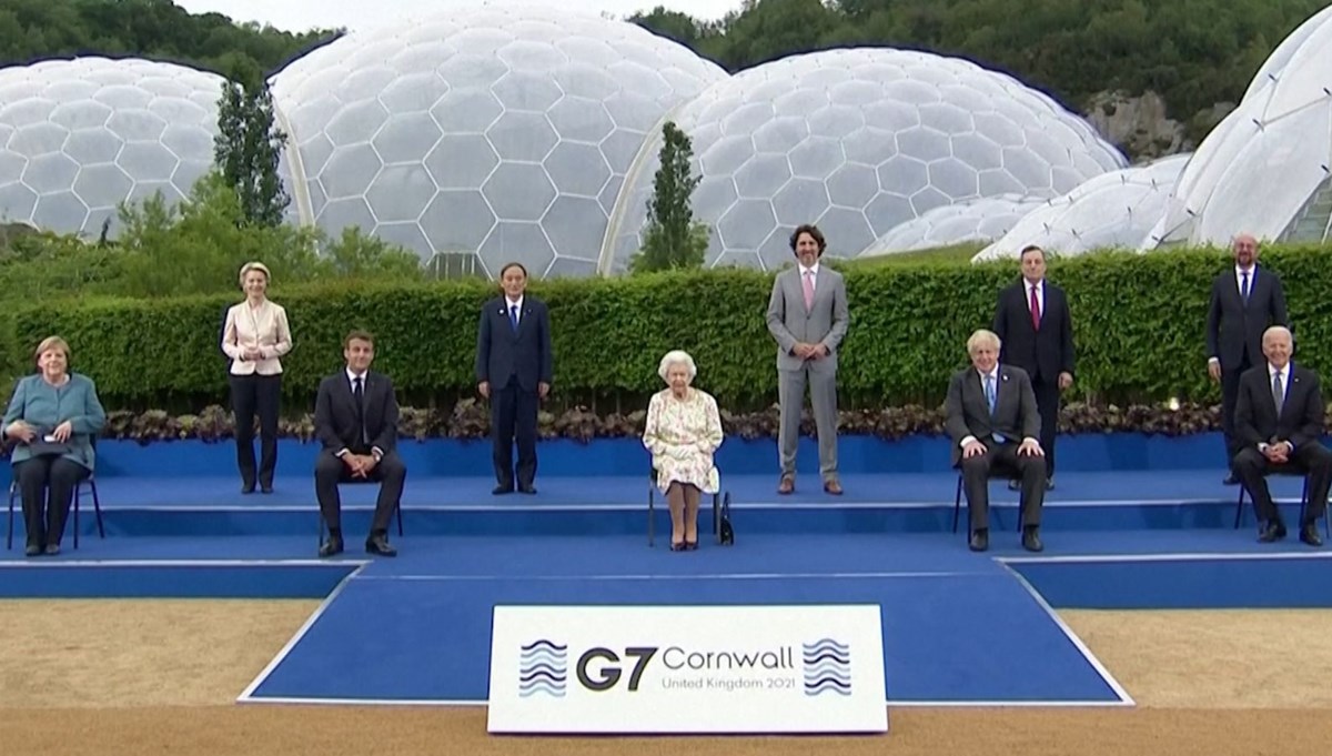 Kraliçe Elizabeth'in şakası havayı yumuşattı