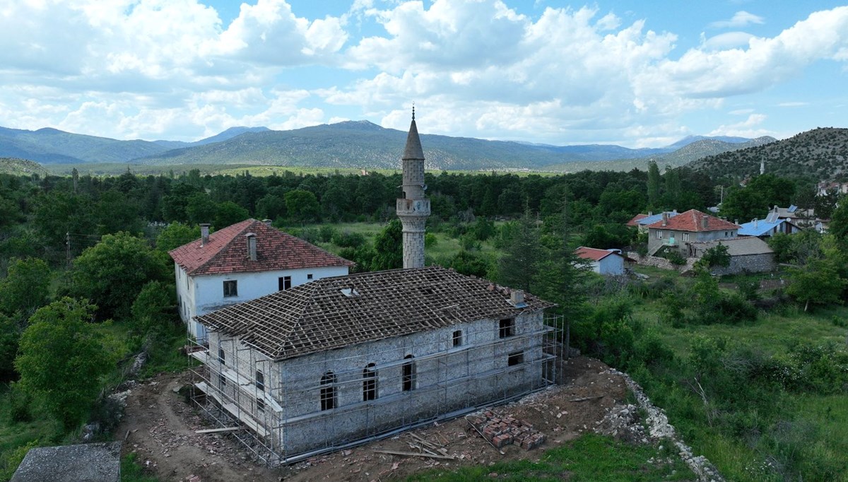 Konya'da 120 yıllık cami restore ediliyor Konya'da 120 yıllık cami restore ediliyor