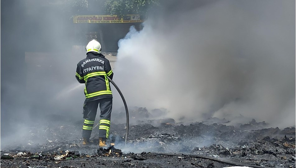 Atık madde yangını itfaiye tarafından söndürüldü