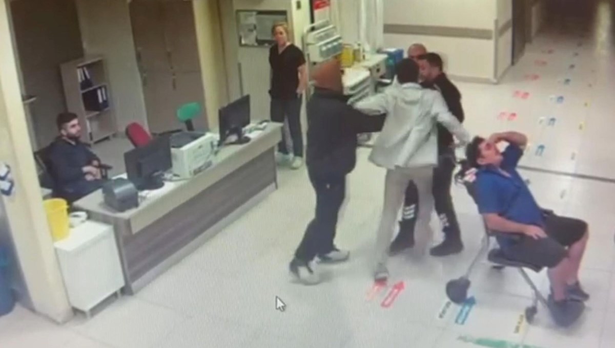 Edirne'de doktor ve sağlıkçıya silahlı tehdit anları kamerada Edirne'de doktor ve sağlıkçıya silahlı tehdit anları kamerada